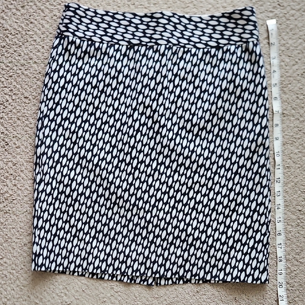 Banana Republic Black and White Pencil Skirt Knee-Length